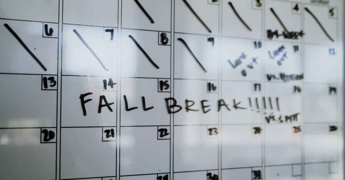 Seasonal Inventory Planning: Buy, Stock, and Sell by Calendar